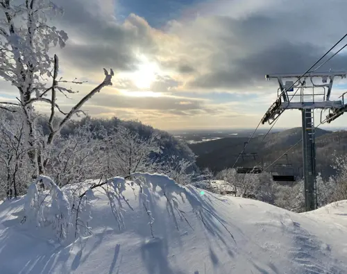 OTL-Gouverneur-Shebrooke-Mont-Orford-winter-view-top