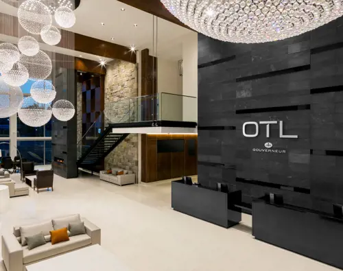 OTL-Gouverneur-Sherbrooke-blogue-itinéraire-été-lobby-soir