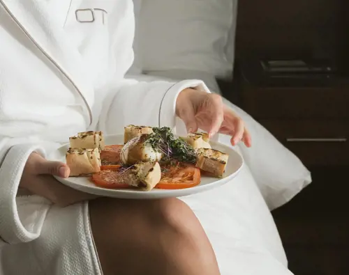 OTL-Gouverneur-Sherbrooke-room-service-burrata