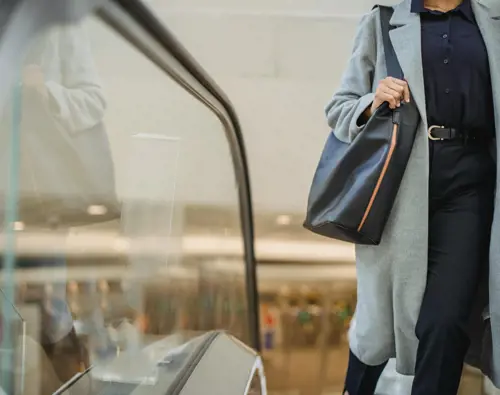 OTL-Gouverneur-Sherbrooke-Blogue-pluie-magasinage-femme